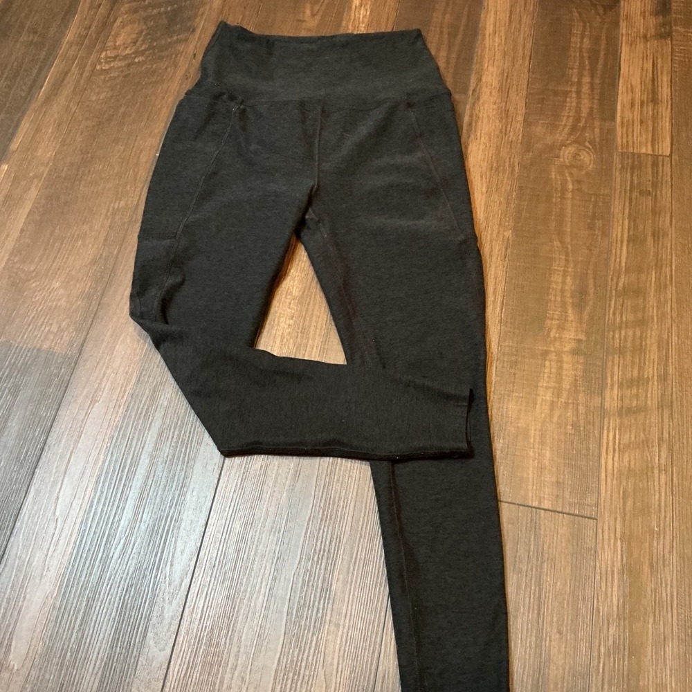 Beyond Yoga Spacedye High Waisted Midi Leggings Gray Side Pockets Medium Workout